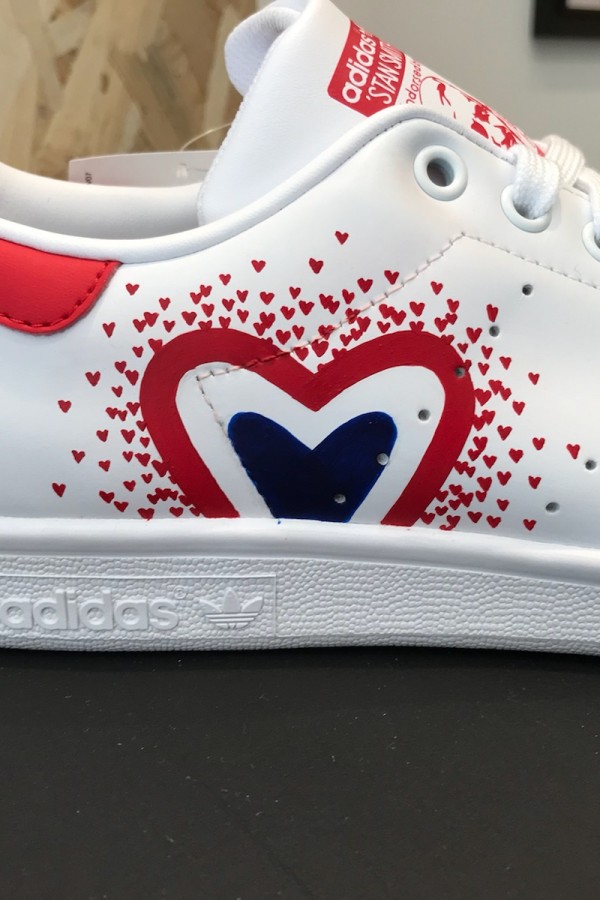 stan smith avec coeur rouge